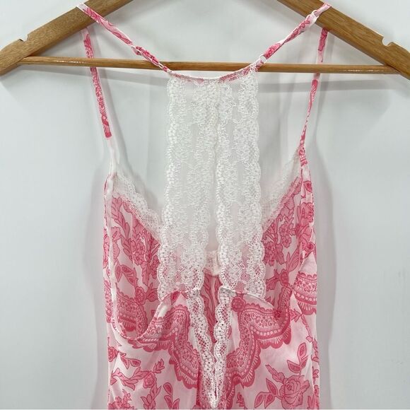 In Bloom Pink and White Lace Chemise - Picture 6 of 10